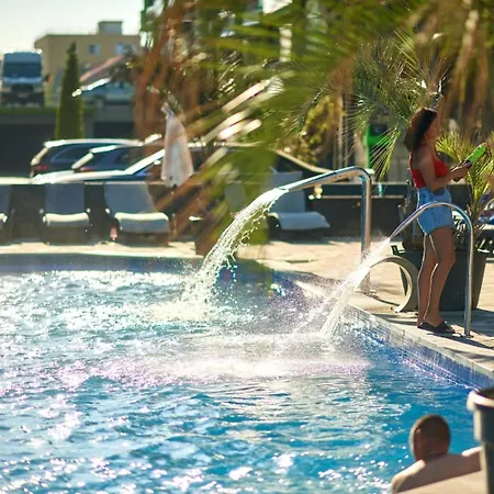 Hampton 3 By Alz Năvodari